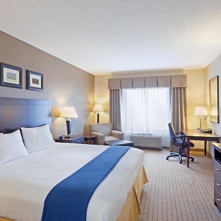 Holiday Inn Express & Suites Malone By Ihg Chambre photo