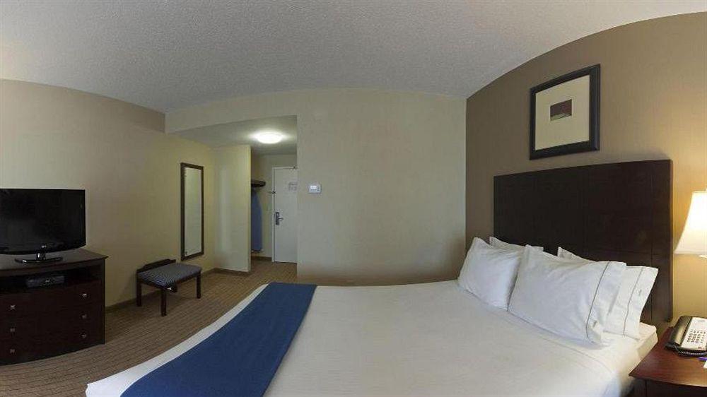 Holiday Inn Express & Suites Malone By Ihg Extérieur photo