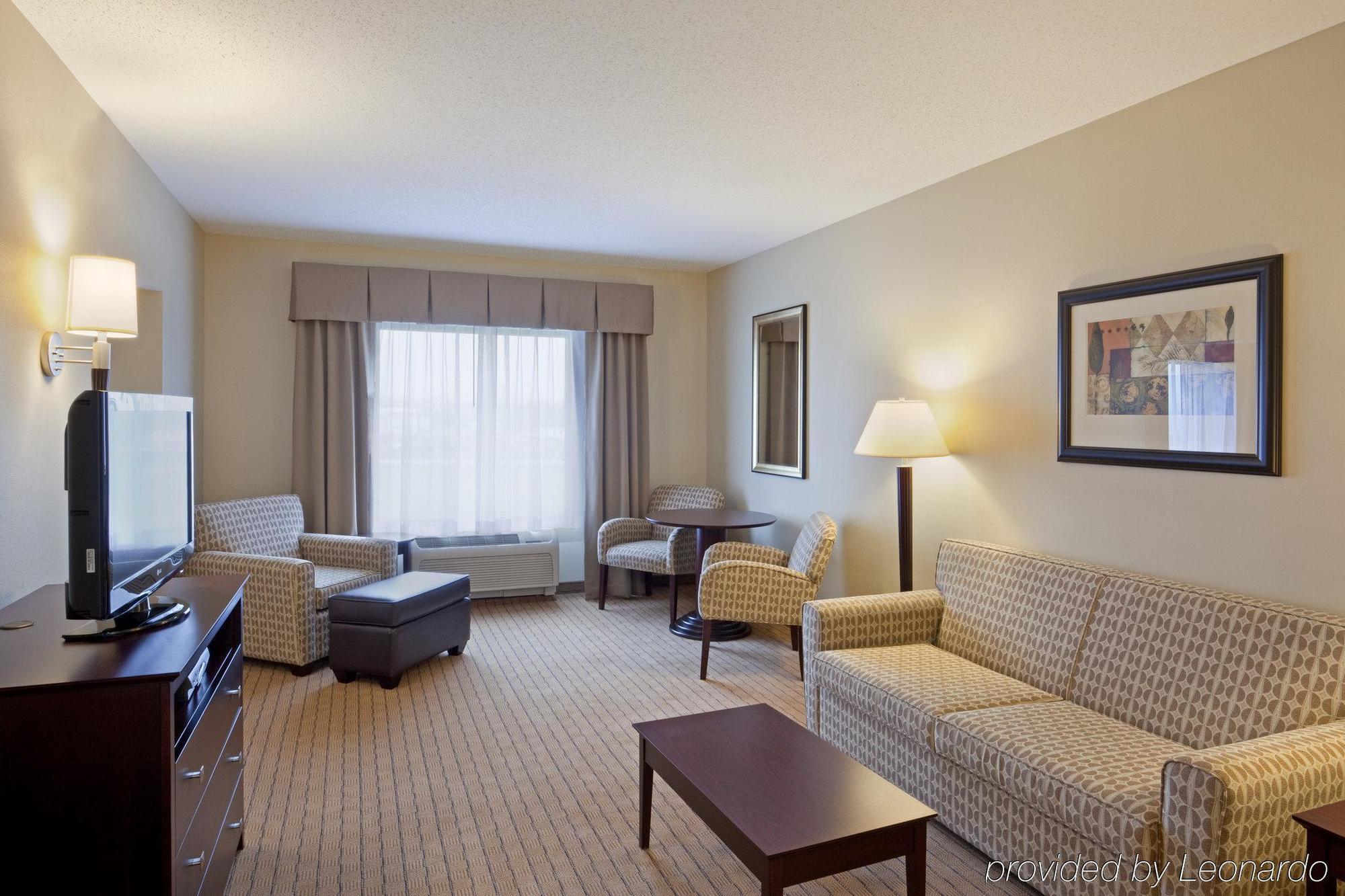 Holiday Inn Express & Suites Malone By Ihg Chambre photo