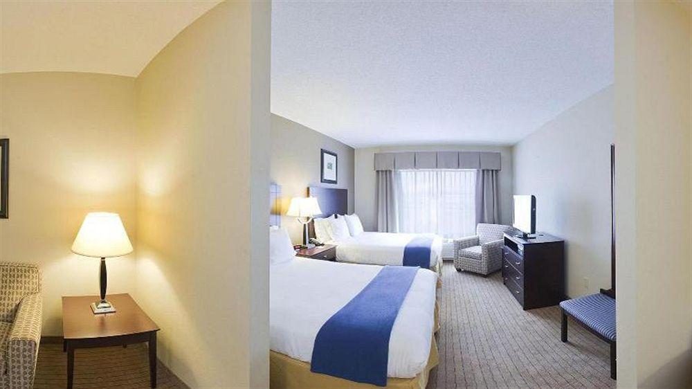 Holiday Inn Express & Suites Malone By Ihg Extérieur photo