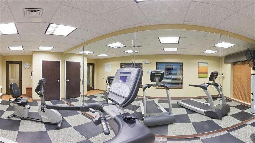 Holiday Inn Express & Suites Malone By Ihg Extérieur photo