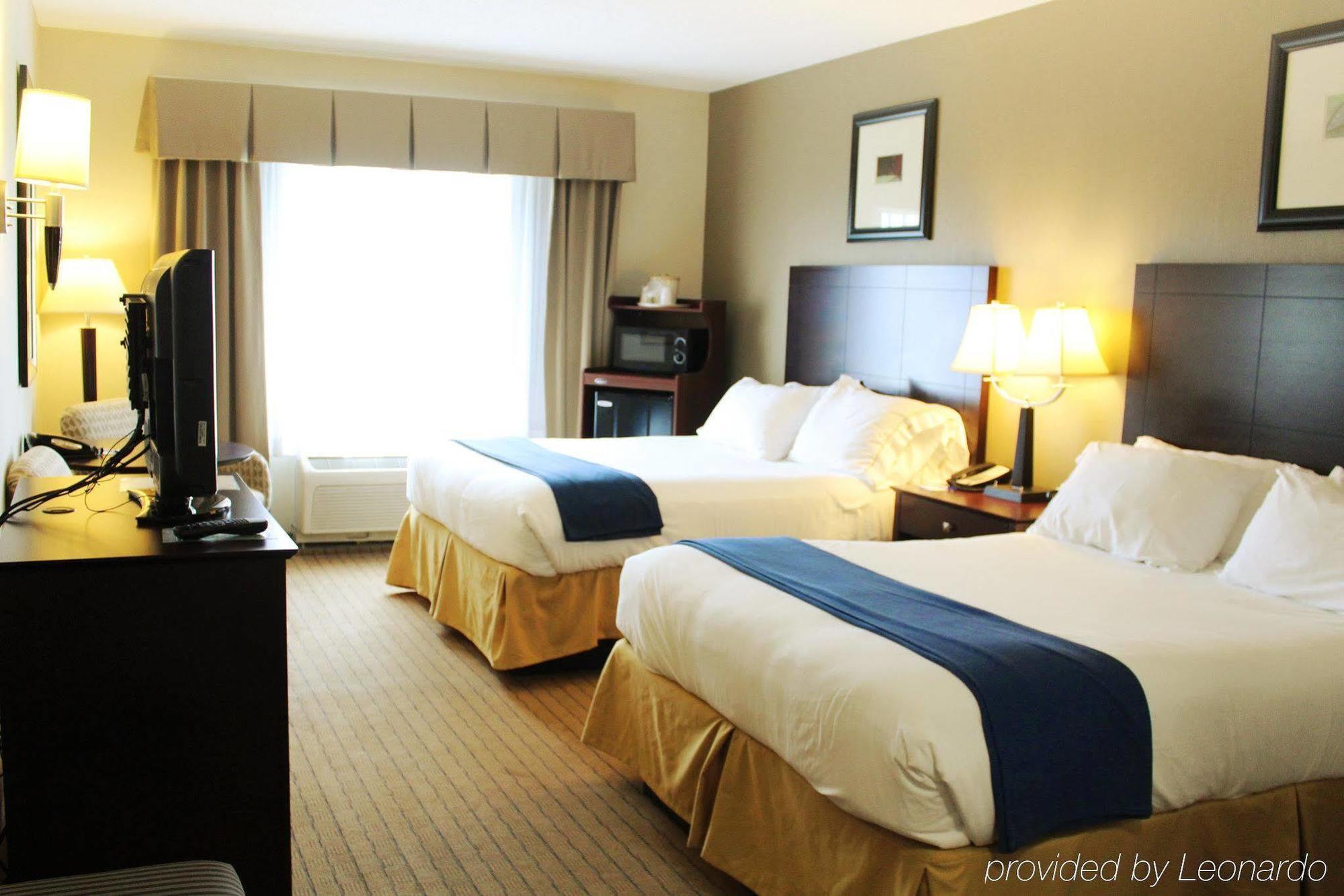 Holiday Inn Express & Suites Malone By Ihg Extérieur photo