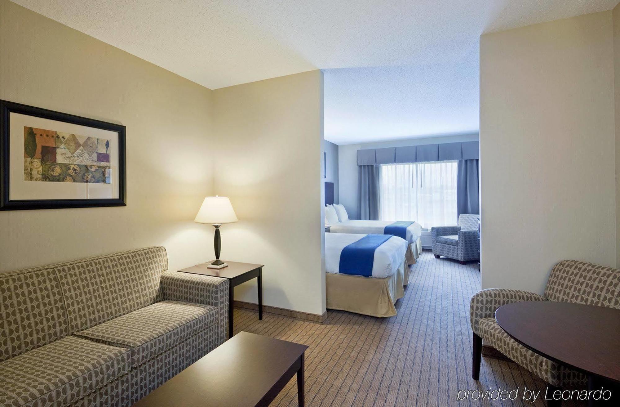 Holiday Inn Express & Suites Malone By Ihg Chambre photo