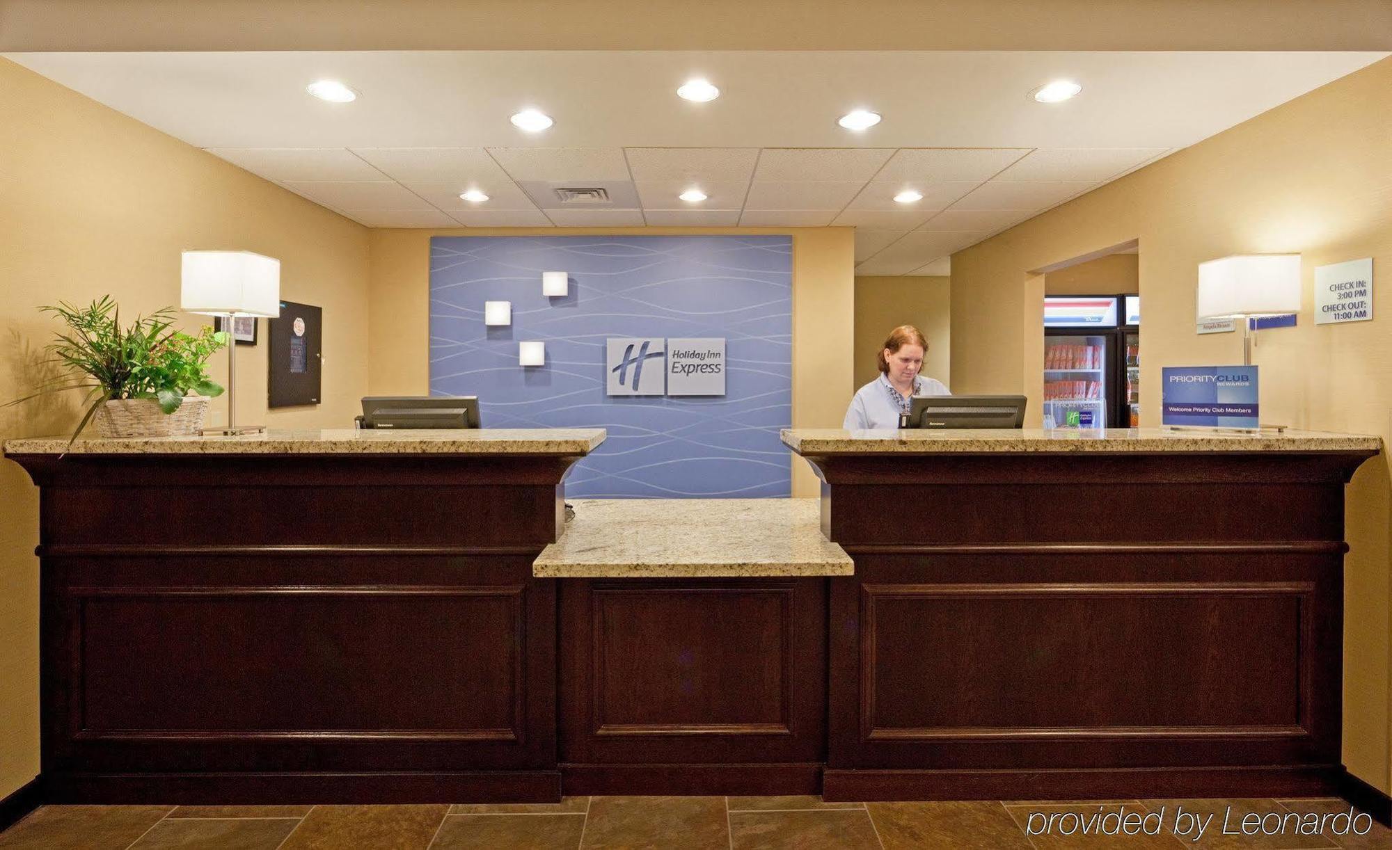 Holiday Inn Express & Suites Malone By Ihg Extérieur photo