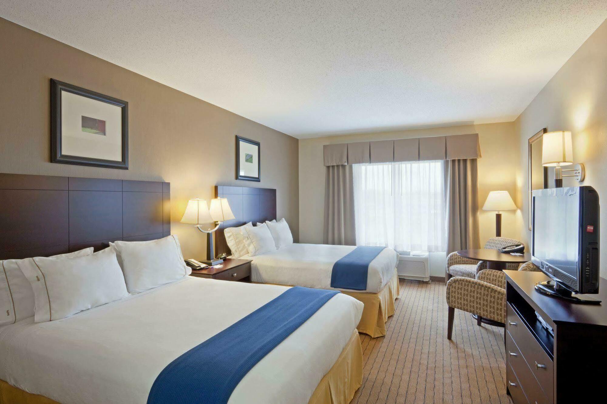 Holiday Inn Express & Suites Malone By Ihg Extérieur photo