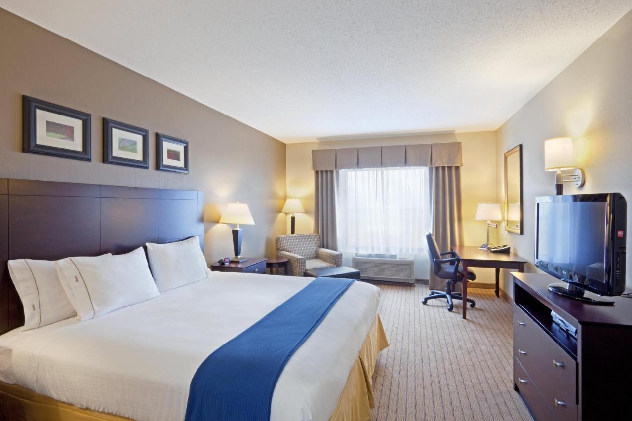 Holiday Inn Express & Suites Malone By Ihg Chambre photo