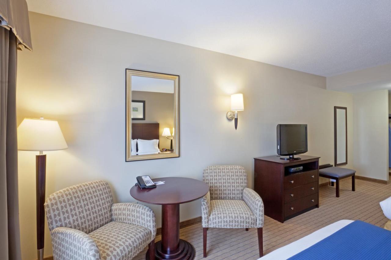 Holiday Inn Express & Suites Malone By Ihg Extérieur photo