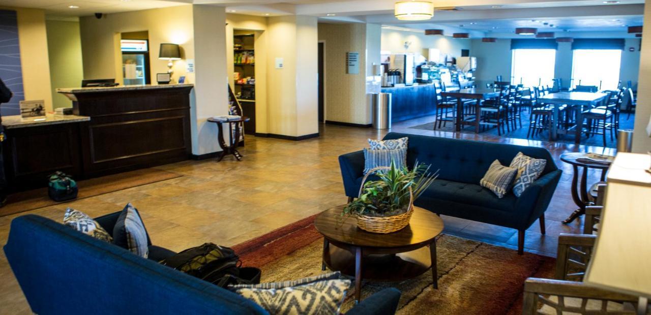 Holiday Inn Express & Suites Malone By Ihg Extérieur photo
