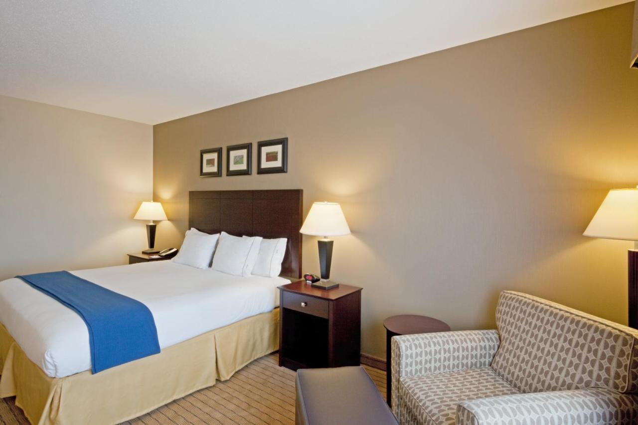 Holiday Inn Express & Suites Malone By Ihg Extérieur photo