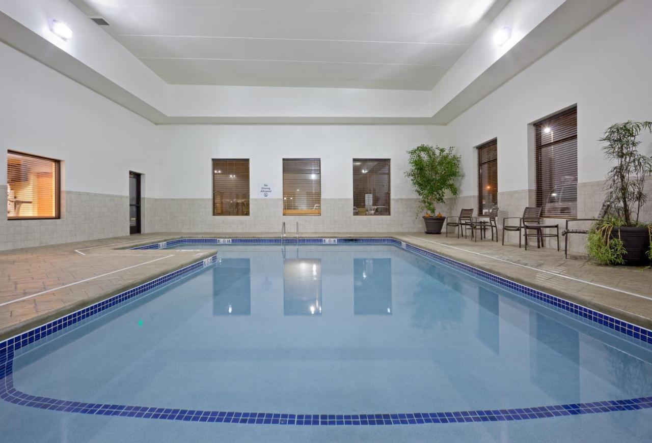 Holiday Inn Express & Suites Malone By Ihg Extérieur photo