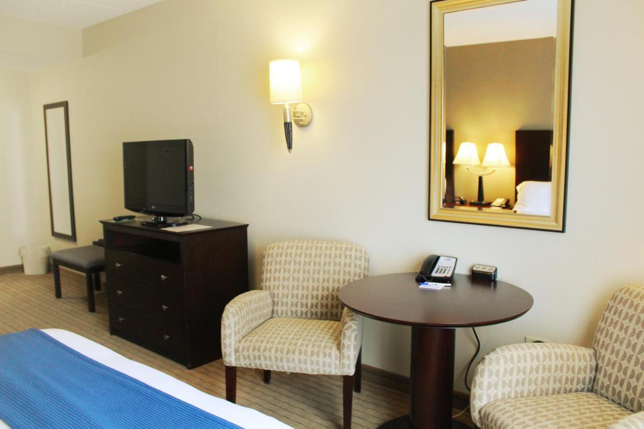 Holiday Inn Express & Suites Malone By Ihg Extérieur photo
