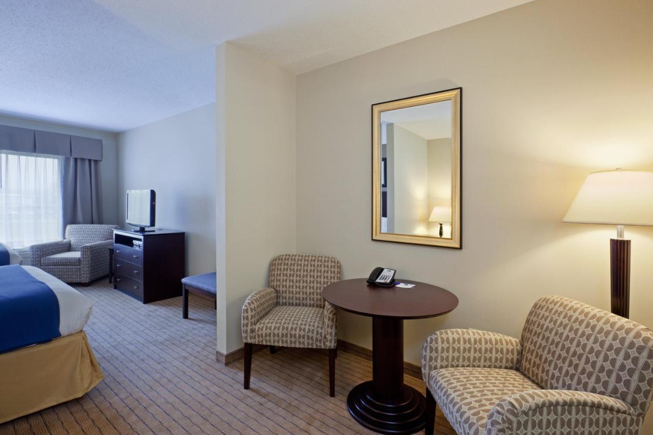 Holiday Inn Express & Suites Malone By Ihg Extérieur photo