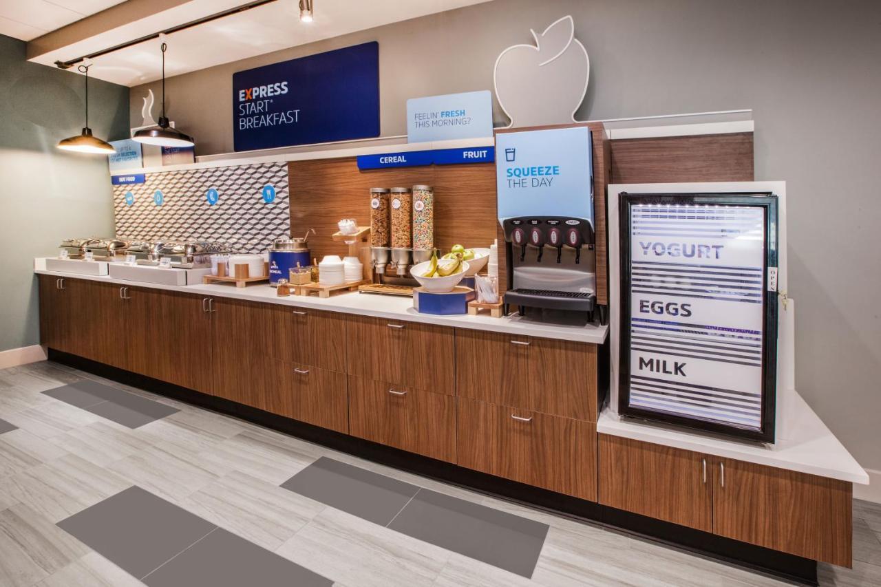 Holiday Inn Express & Suites Malone By Ihg Extérieur photo