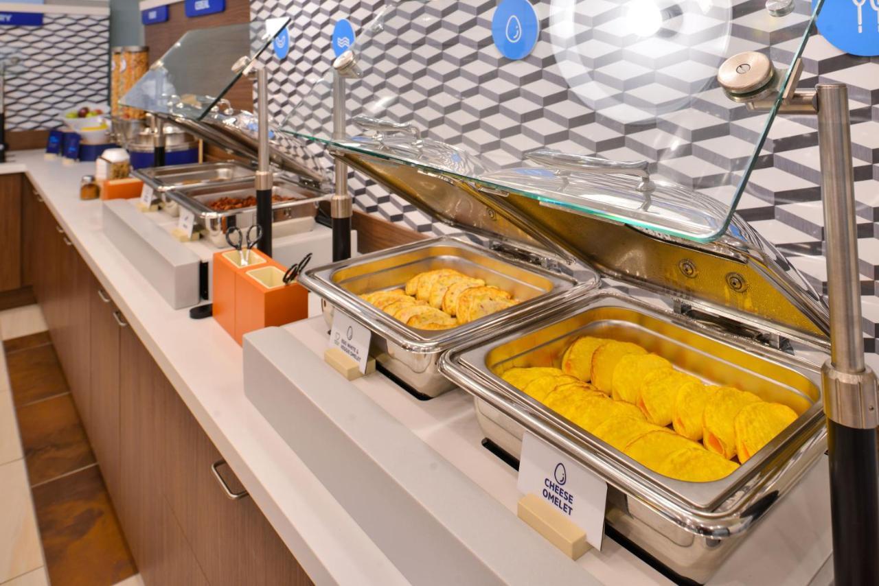Holiday Inn Express & Suites Malone By Ihg Extérieur photo