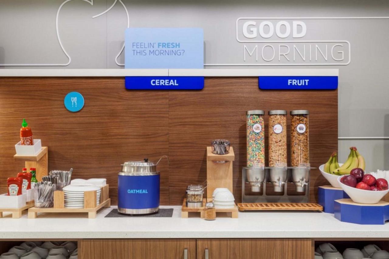 Holiday Inn Express & Suites Malone By Ihg Extérieur photo
